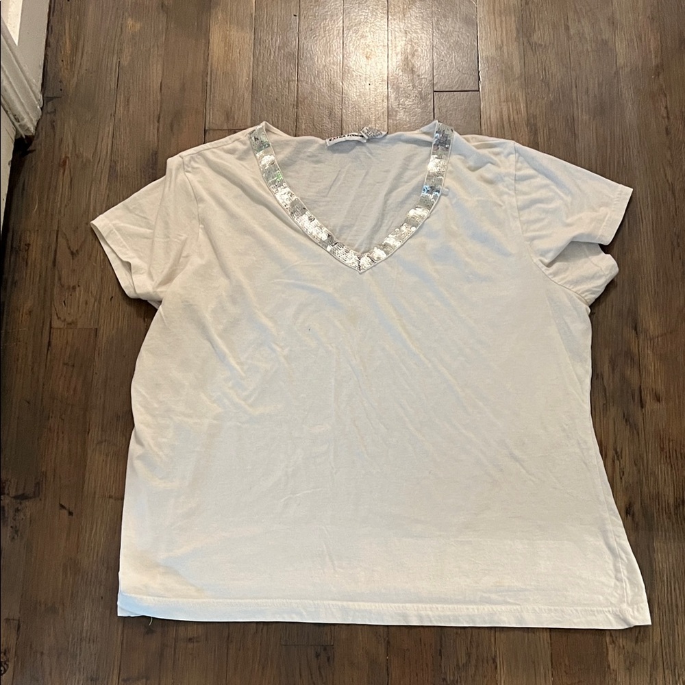 Extra Touch Cream V-Neck Short Sleeve Tee